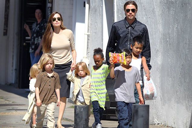 Анджелина Джоли и Брэд Питт с детьми