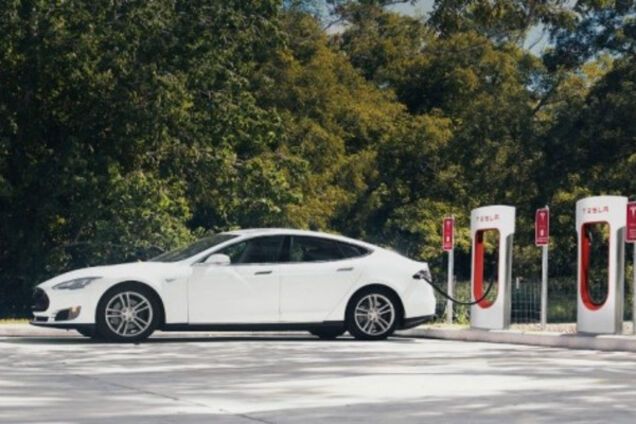 Электрозаправка Tesla