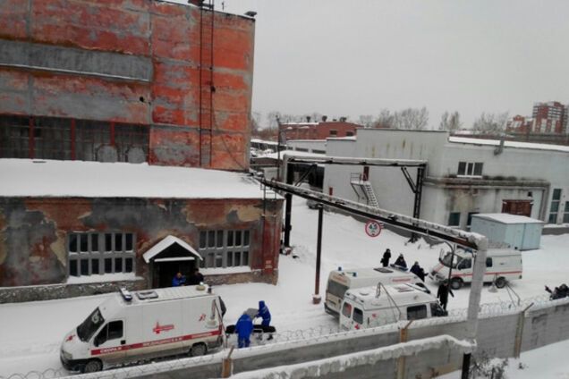 Обвал крыши на заводе