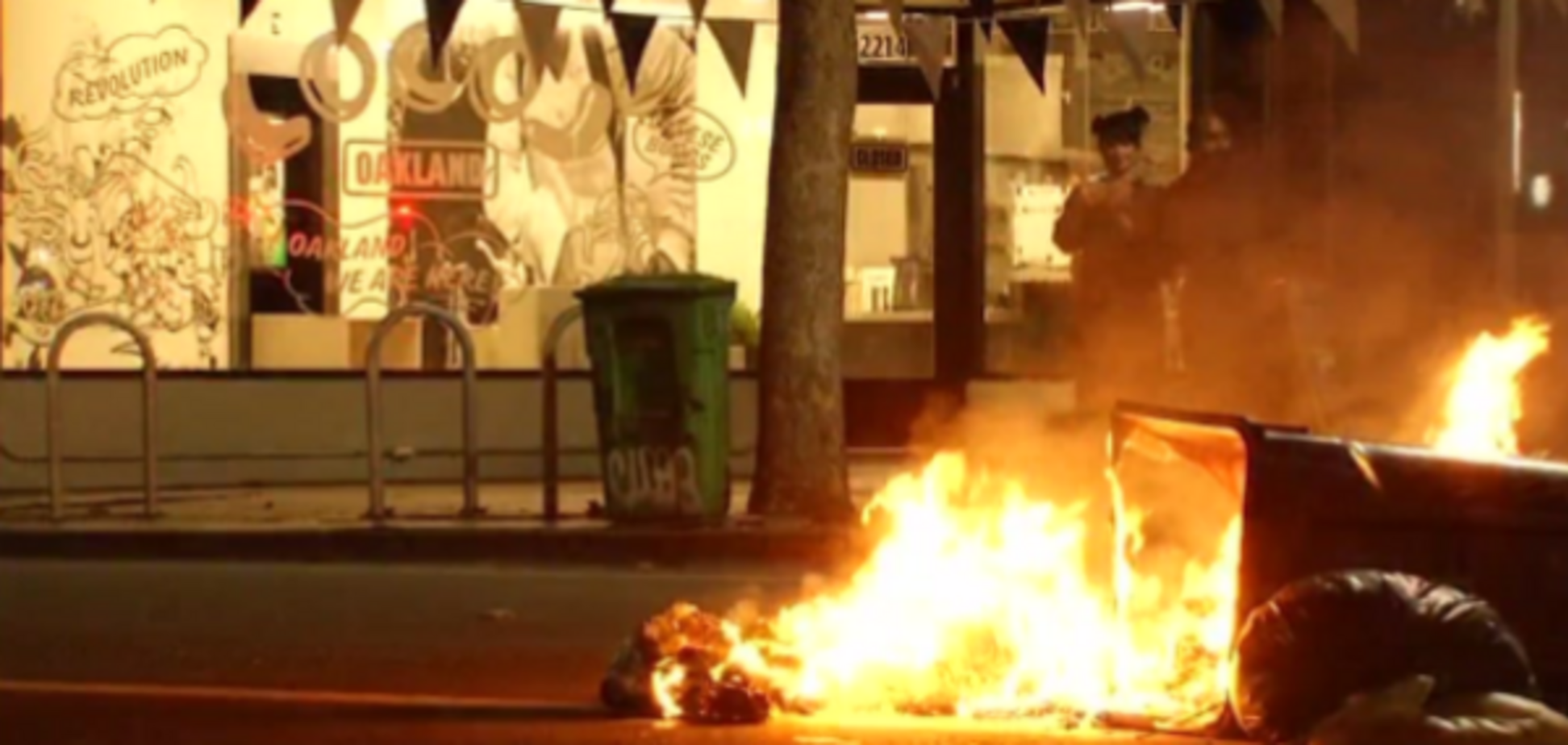 Начались поджоги: в США люди вышли на акции протеста после победы Трампа