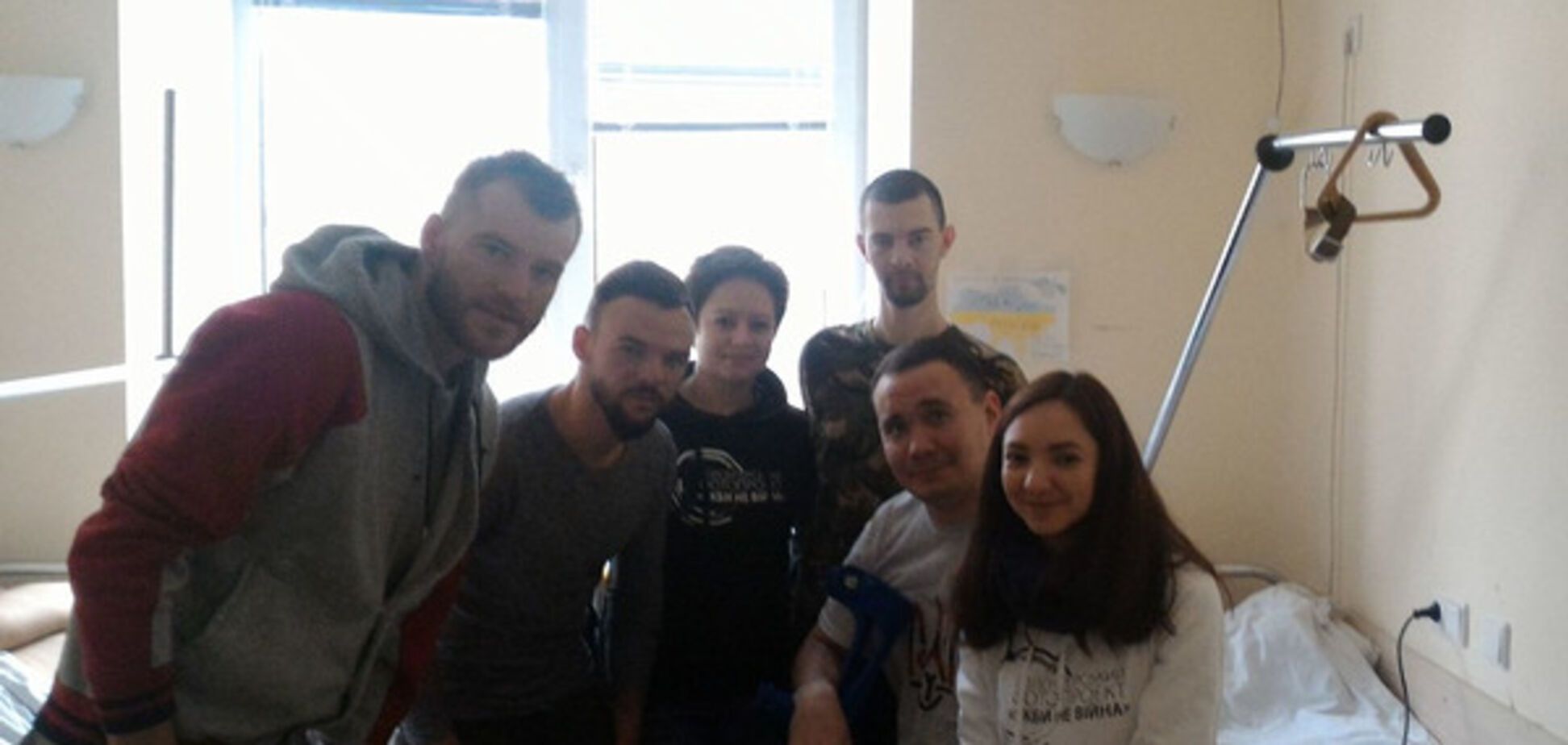 Поступок дня: футболисты 'Динамо' проведали воинов АТО - появились фото