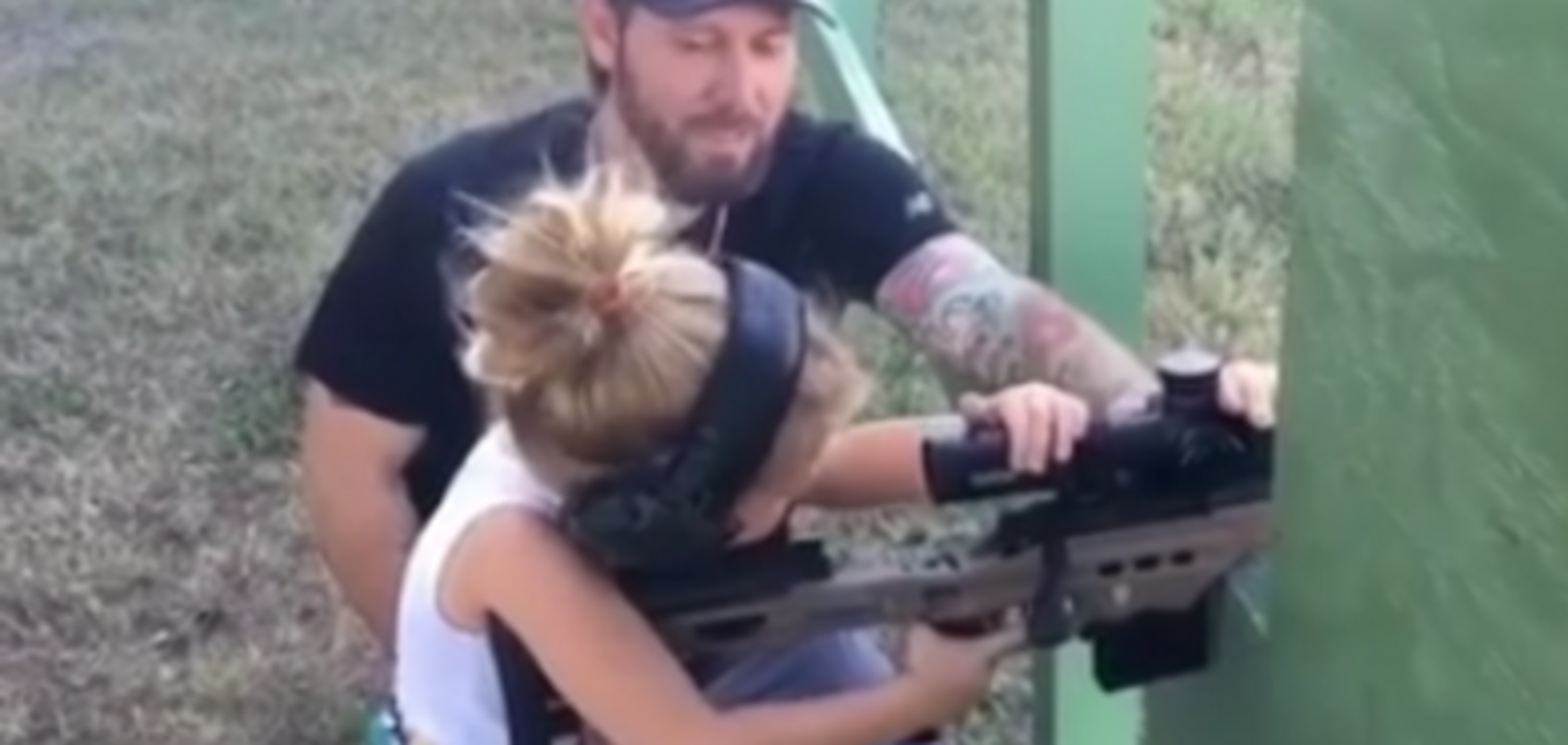 Папина дочка: сеть изумило видео, как малышка стреляет из автомата