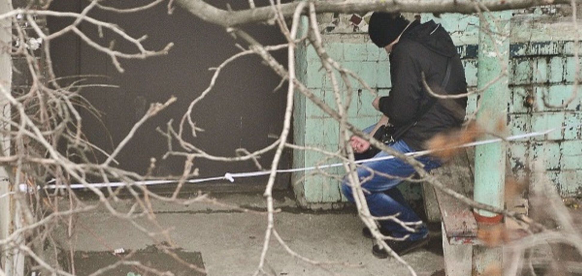 В Запорожье наркоманы кололись у подъезда