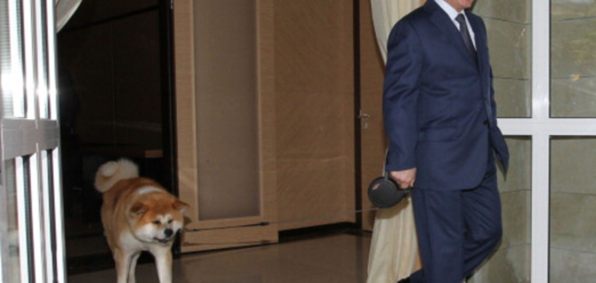 Владимир Путин с собакой