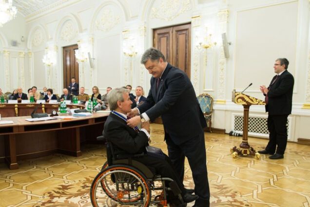 Президент наградил людей, способствующих соблюдению прав инвалидов