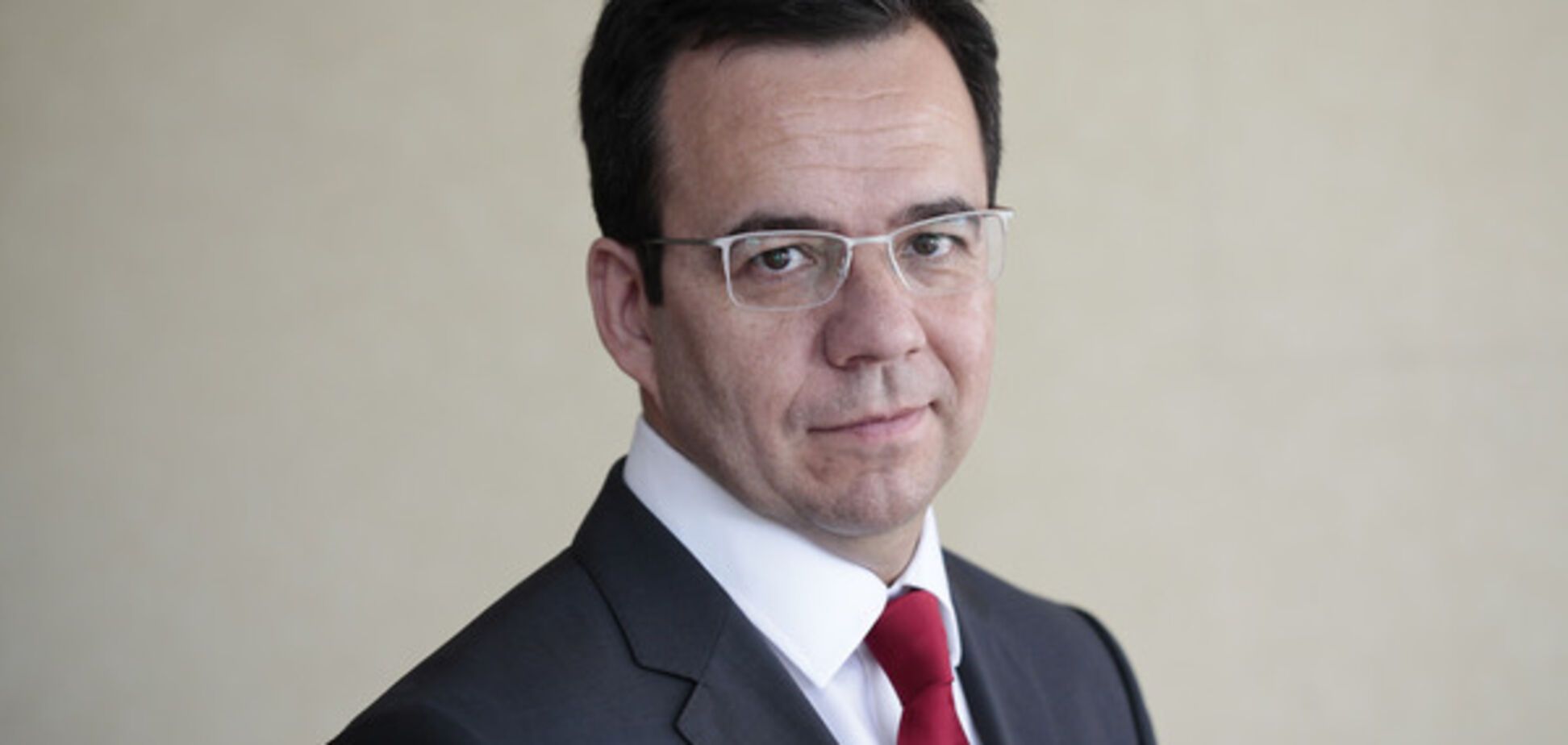 Министру вручили резиновую женщину: опубликовано '18+' фото