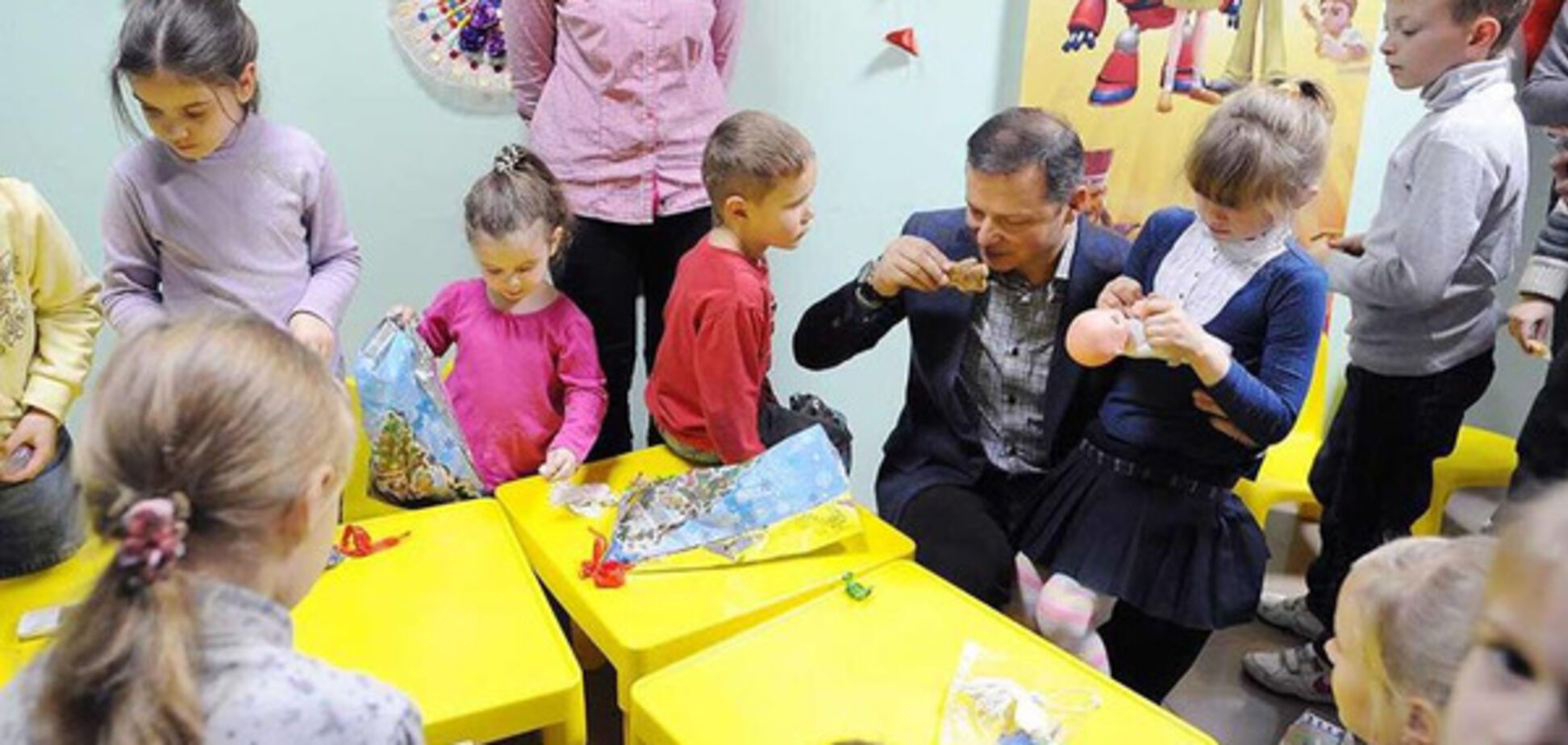 Ляшко привез помощь детям-переселенцам