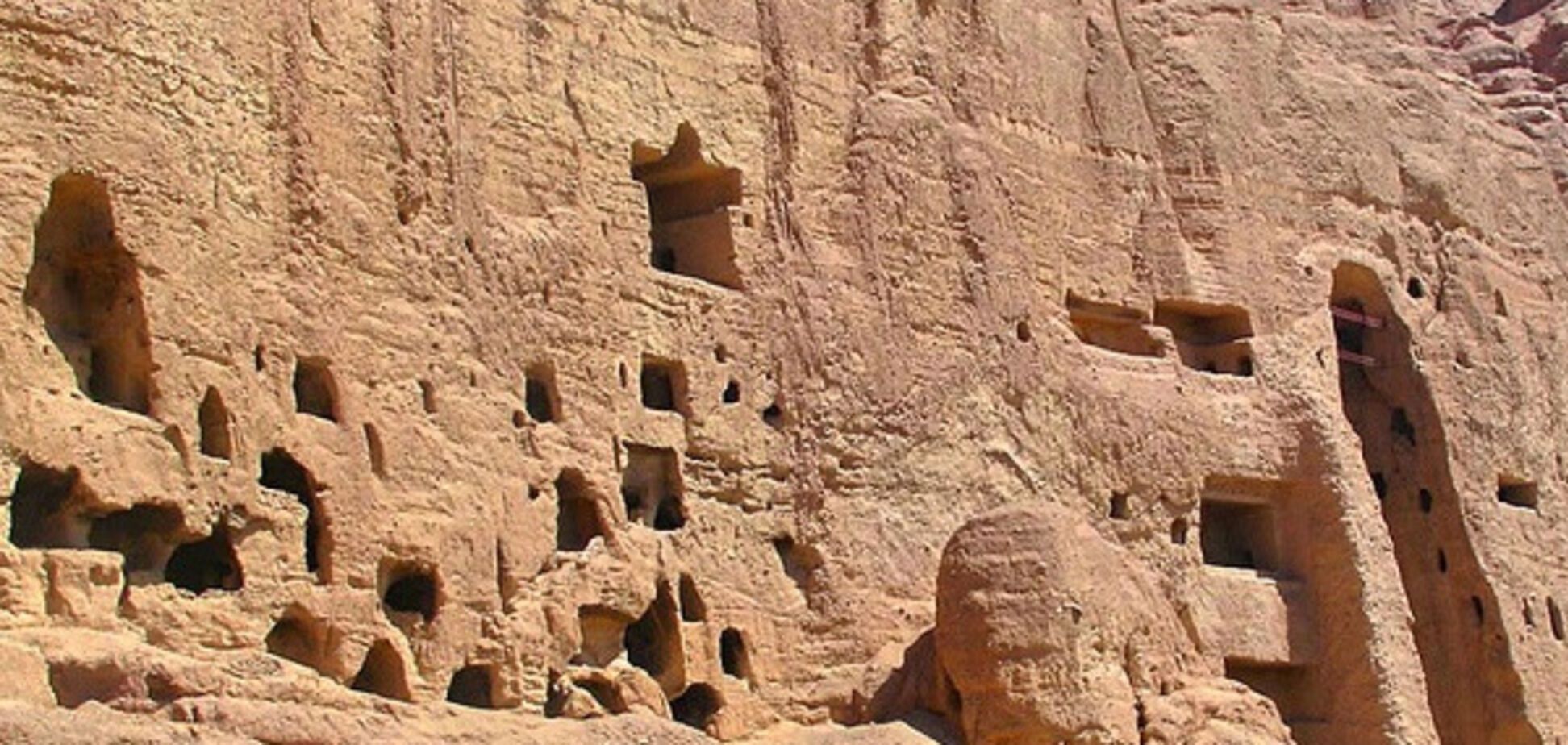 Топ-6 загадочных городов, которые были построены в пещерах