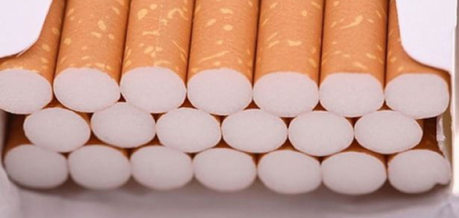 СМИ: Кубив хочет повысить цены на сигареты минимум до 25 гривен