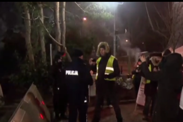 Протесты в Польше: полиция силой оттеснила демонстрантов от Сейма
