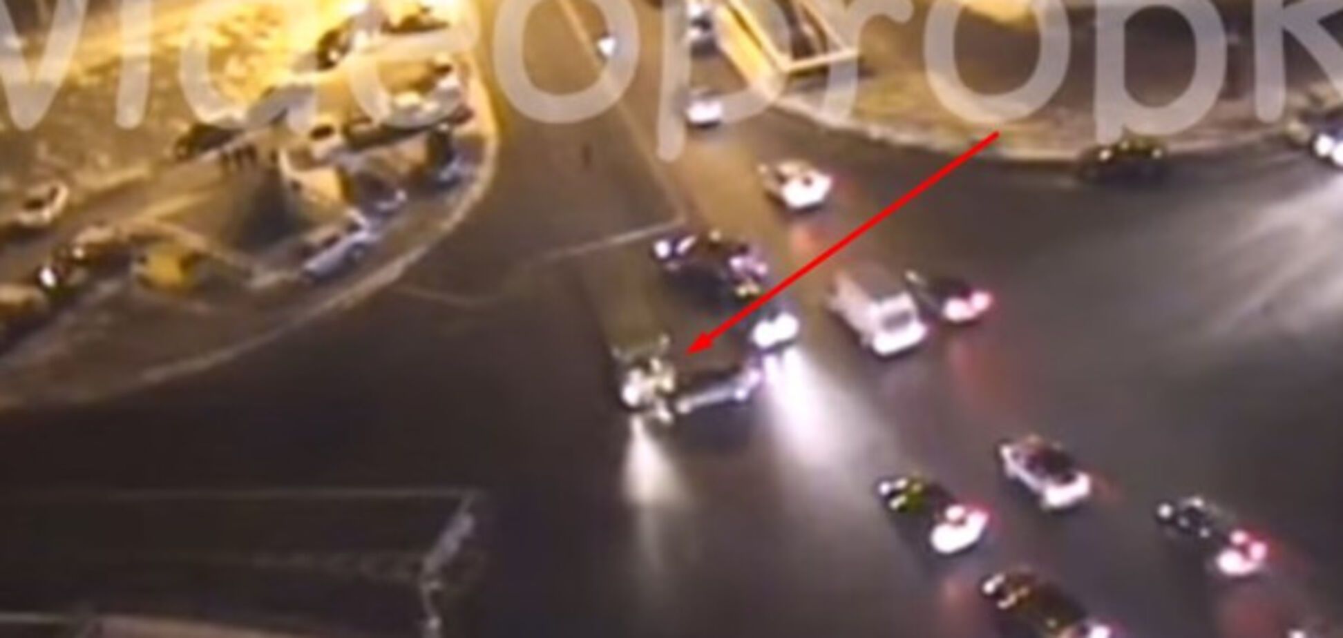 В Киеве маршрутка врезалась в автомобиль: опубликовано видео