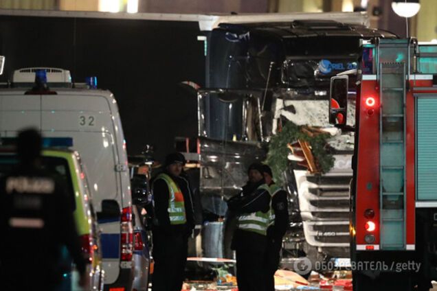 В Берлине грузовик врезался в толпу