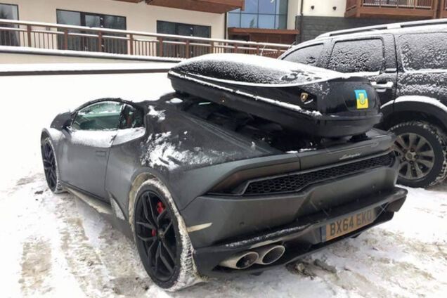 Путешественник, приехавший на Lamborghini в Карпаты