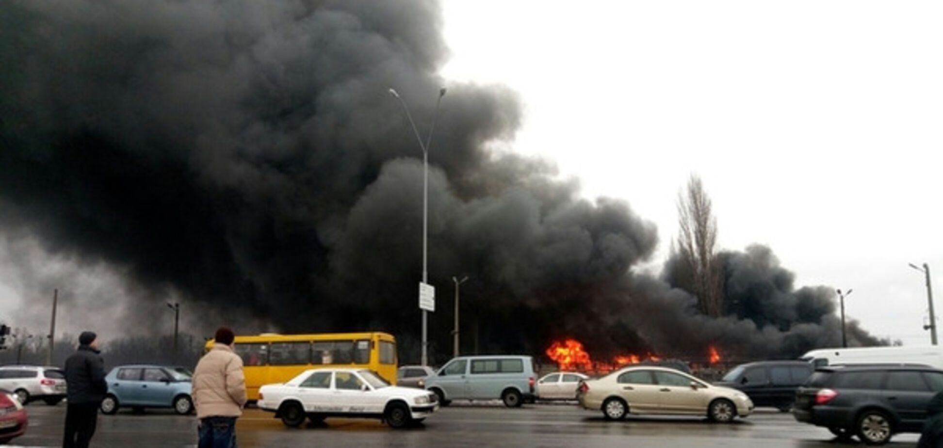 Из-за пожара в Киеве закрыли две станции метро 