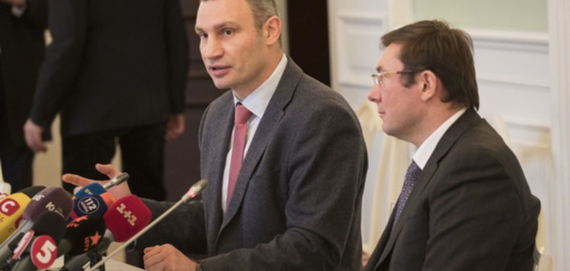 Кличко і Луценко домовилися звільнити Київ від незаконних МАФів