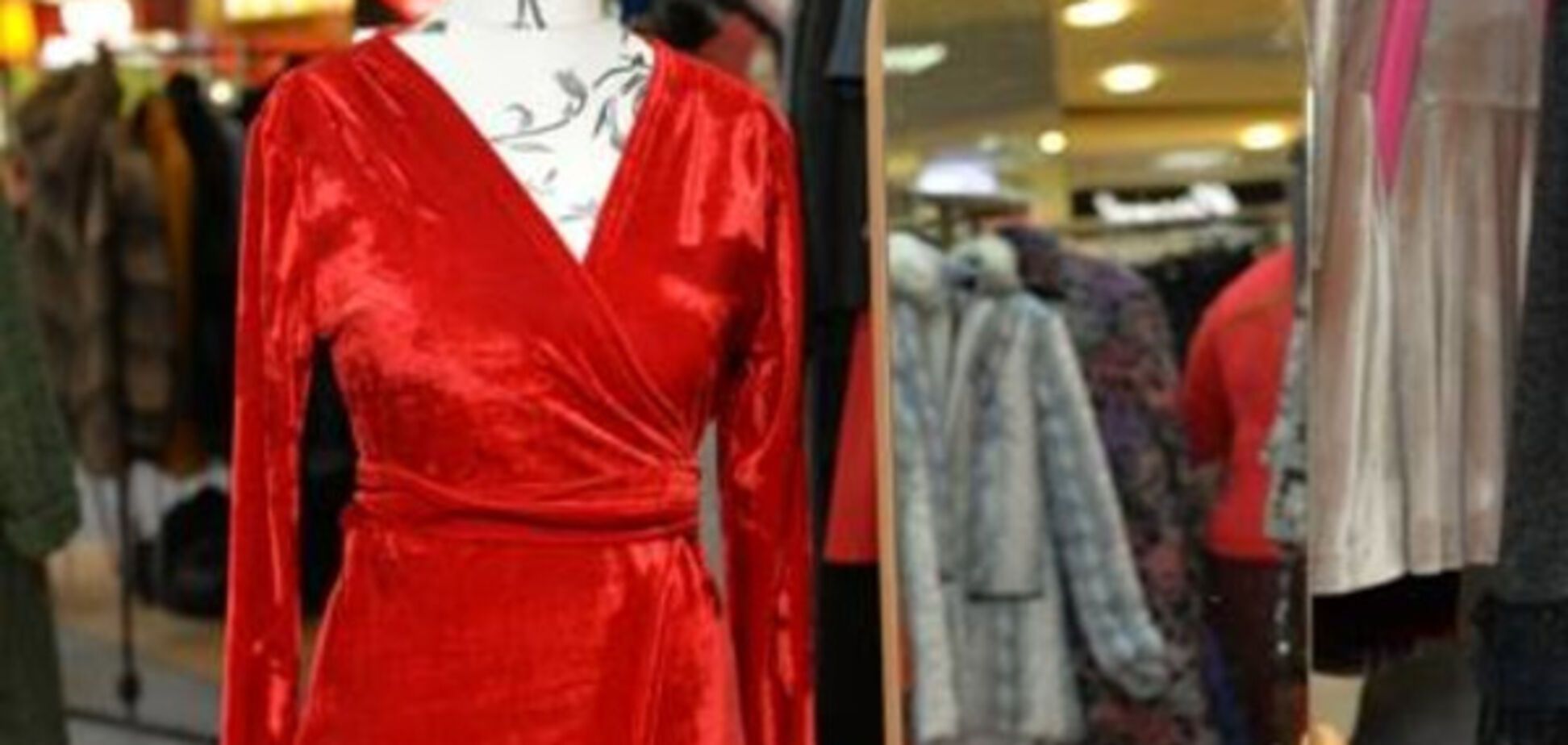 В ТРЦ 'КАРАВАН' состоялся 'Фестиваль новогодних платьев'