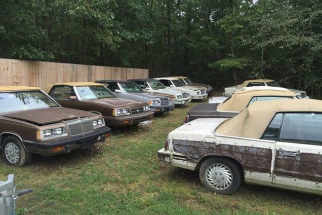Коллекция Chrysler LeBaron из 22-х автомобилей