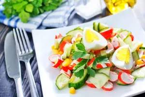 салат с крабовыми палочками