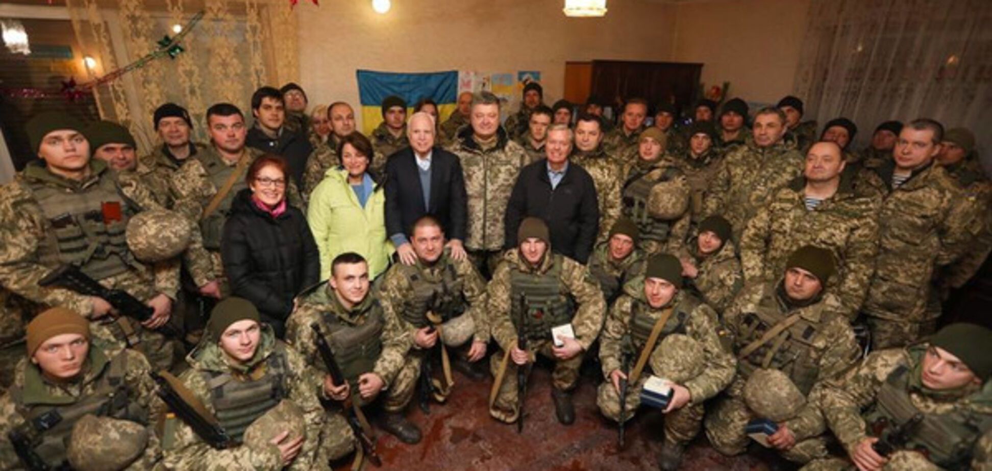Порошенко поехал в зону АТО, чтобы поздравить украинских морпехов с Новым годом: опубликованы фото