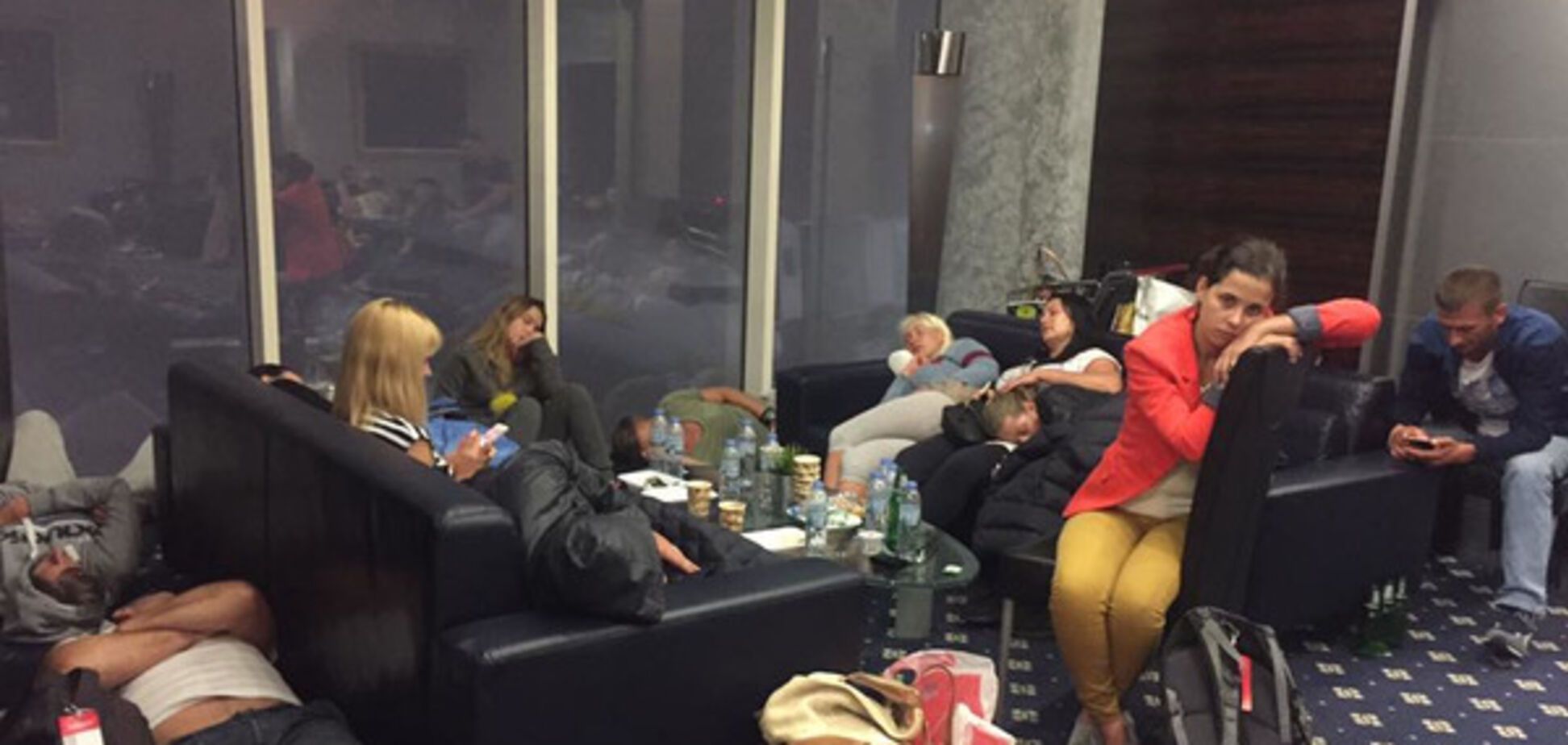 Истерия и паника: украинские туристы третьи сутки не могут улететь домой из ОАЭ