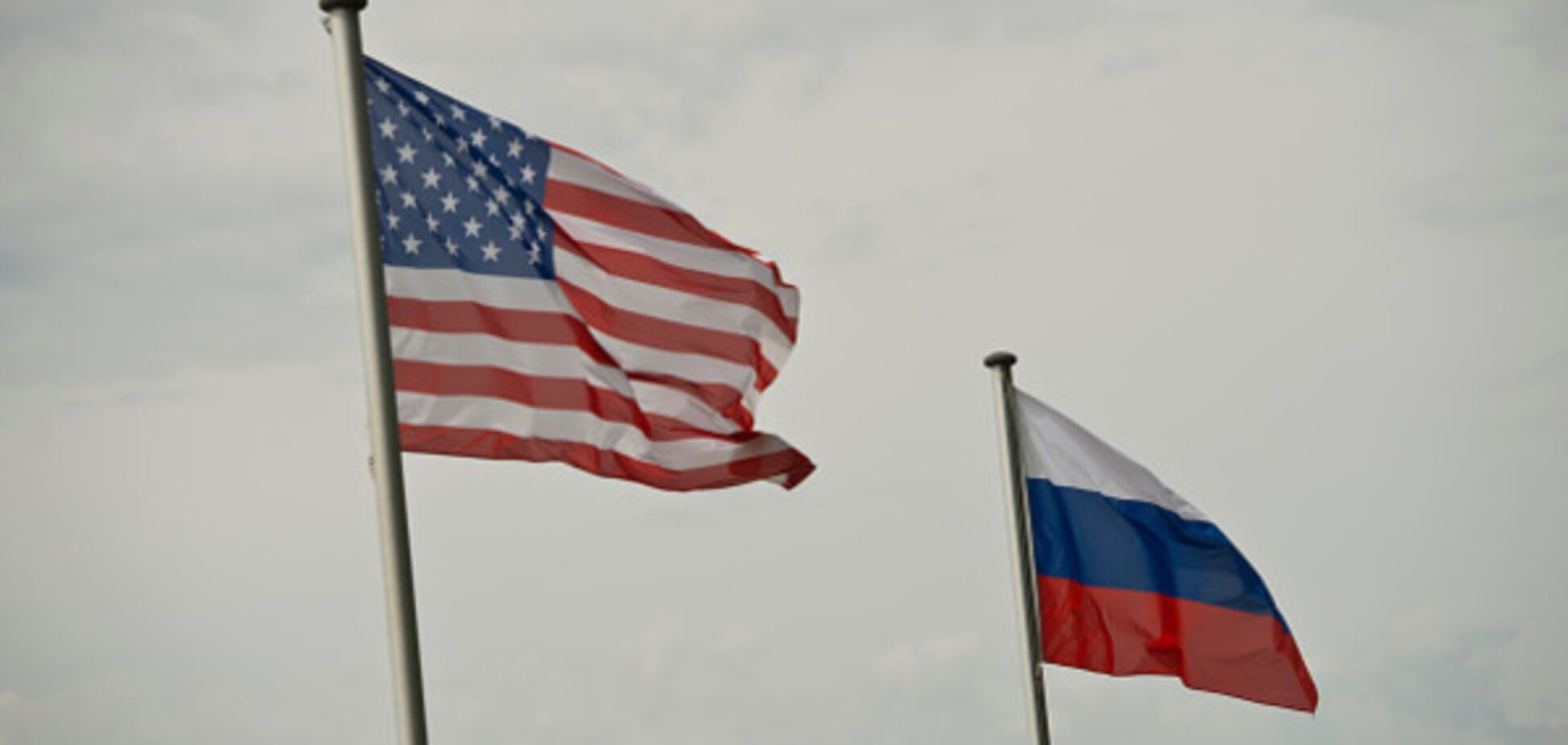 Прапори США і Росії