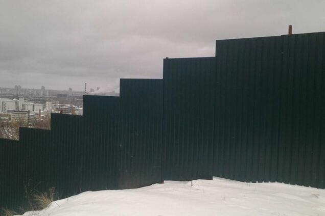 забор на горе Щекавица