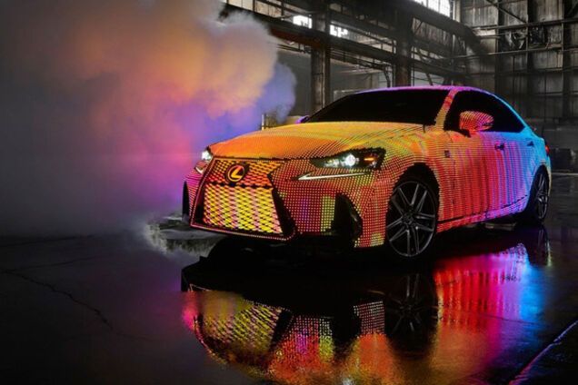 \'Светодиодный\' седан Lexus IS