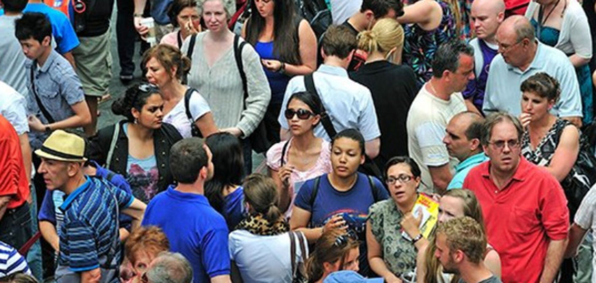 много людей