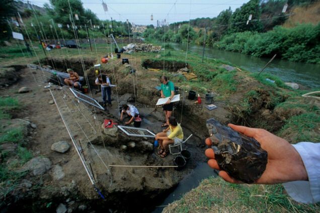 Раскопки в Гешер Бенот Яаков, Израиль