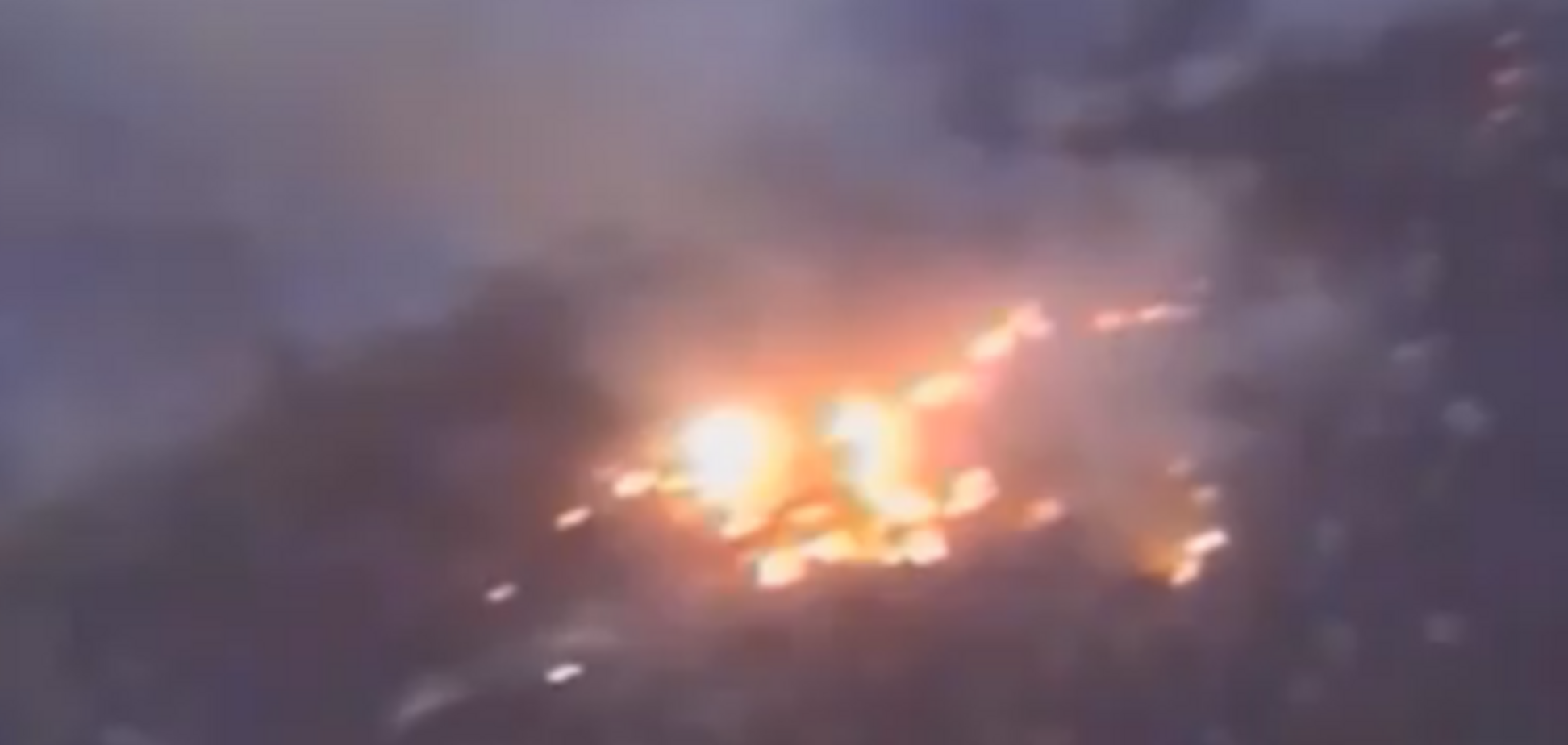 Крушение самолета в Пакистане: появилось видео с места трагедии