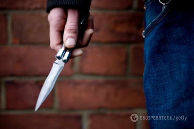 Напал с ножом