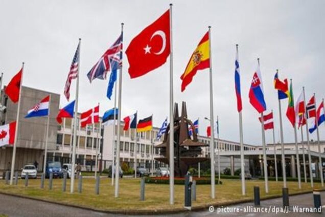 Офіцери НАТО з Туреччини перетворилися на шукачів притулку