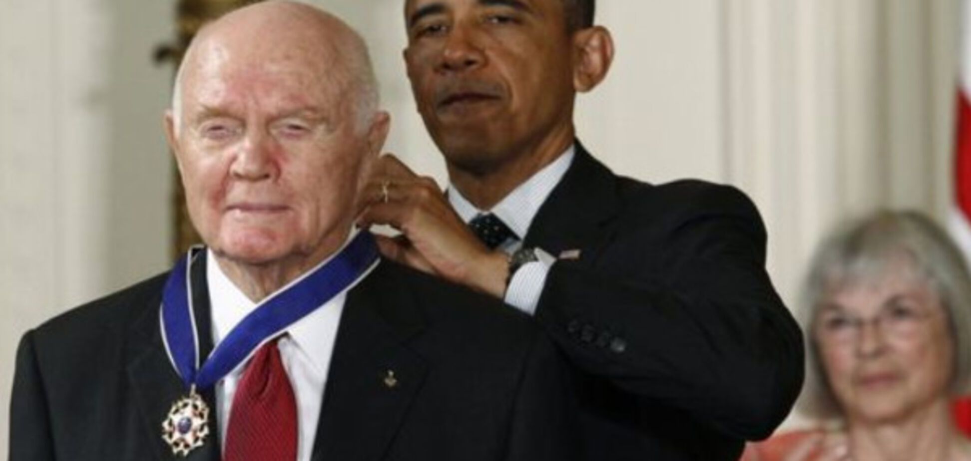 Джон Гленн и Барак Обама