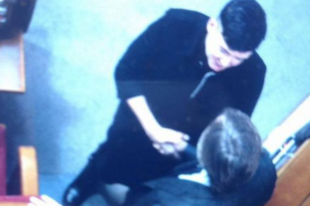 Савченко первой подошла к Новинскому после голосования