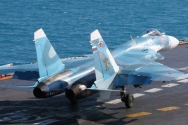 Российский истребитель Су-33