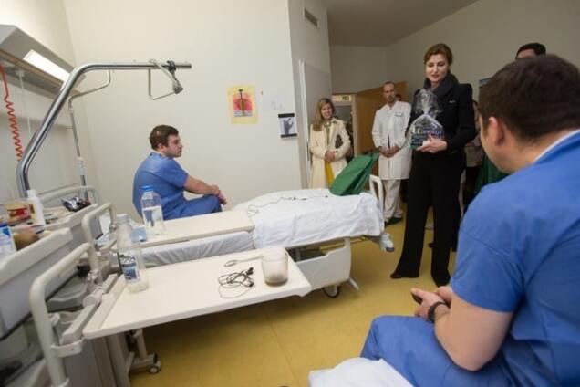 Марина Порошенко с гостинцами проведала бойцов АТО, которые лечатся в Берлине