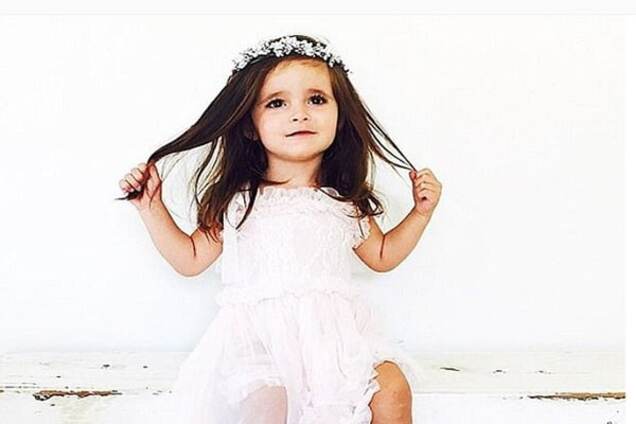 Двухлетняя модница стала звездой Instagram: яркие фото мини-модели