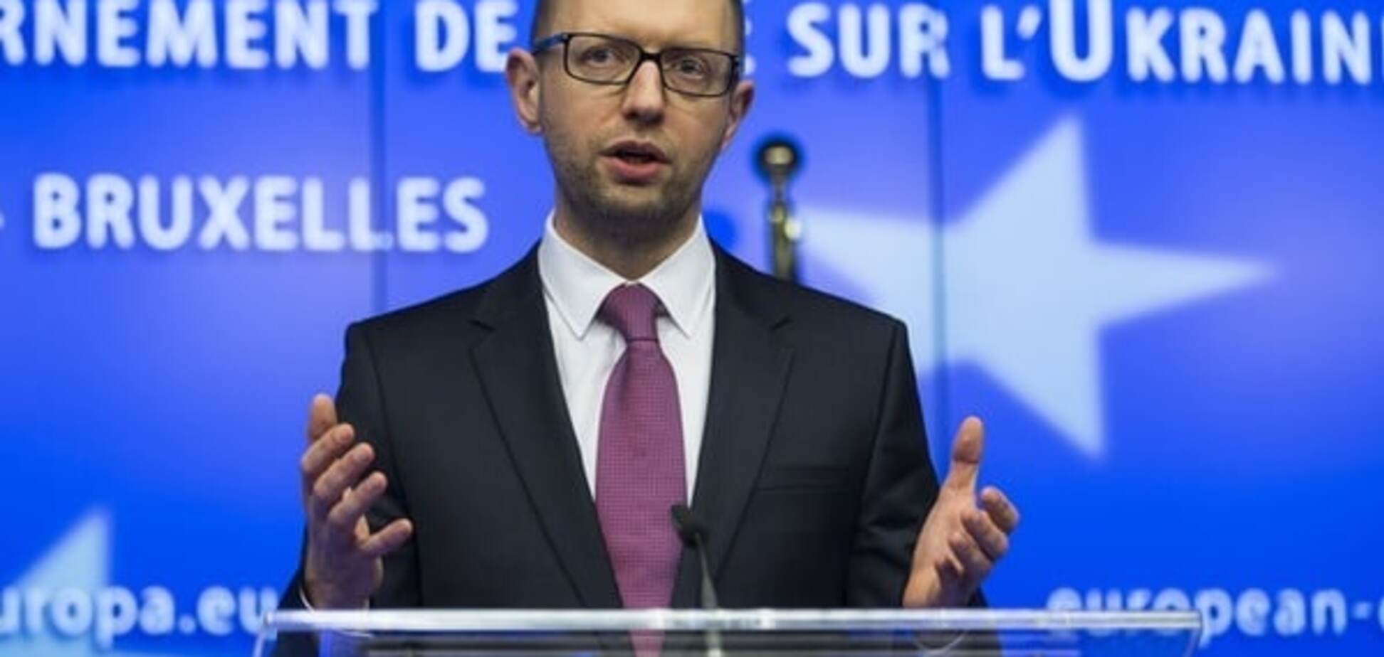 На дні: економіст розповів, як Яценюк підштовхнув гривню до краю