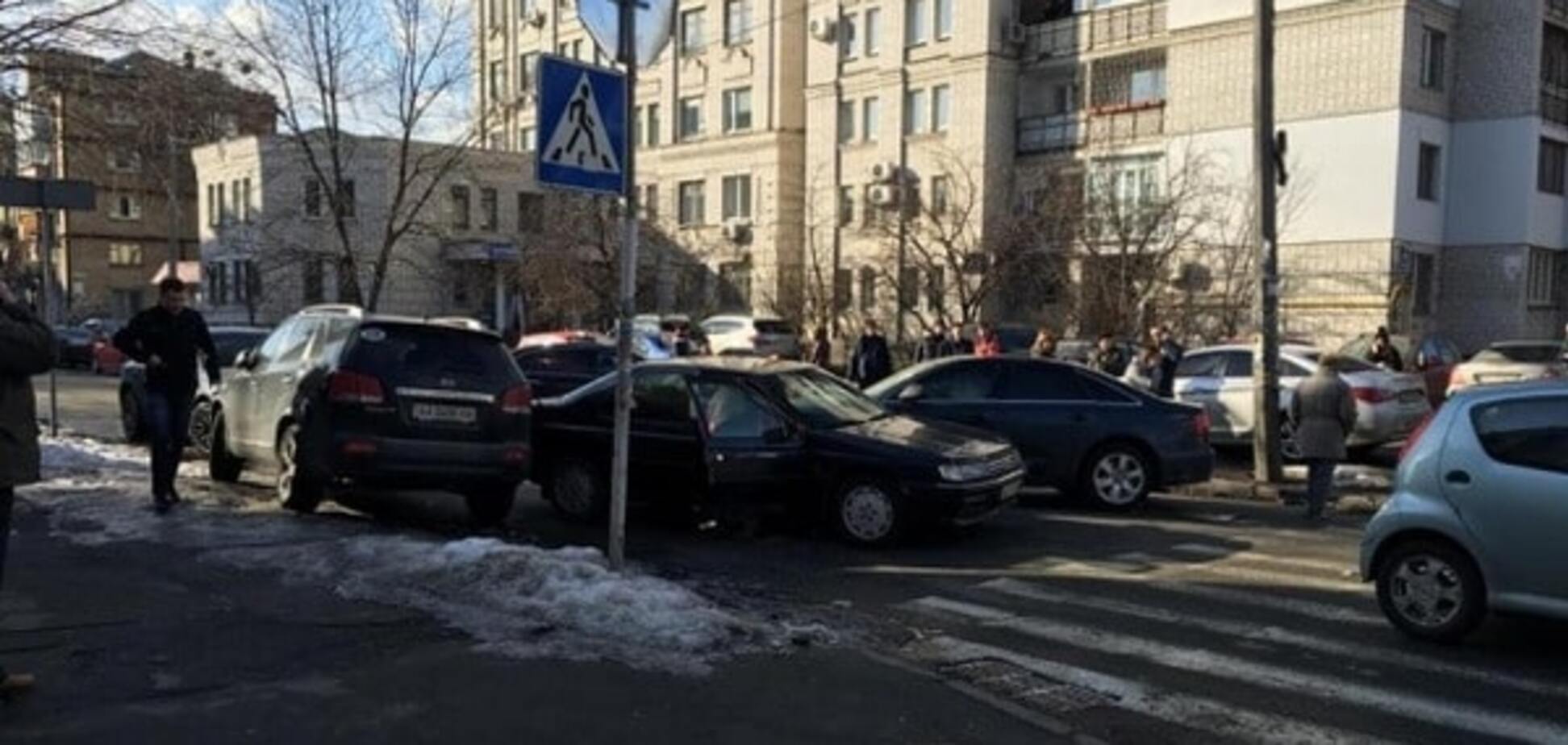 ДТП у Києві: на Подолі потрійна аварія перекрила рух транспорту