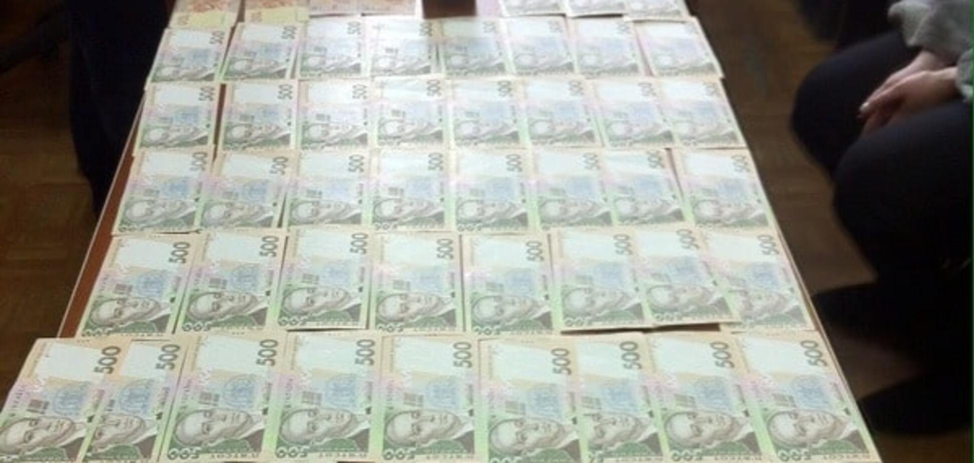 В Киеве жадный чиновник миграционной службы 'погорел' на крупной взятке