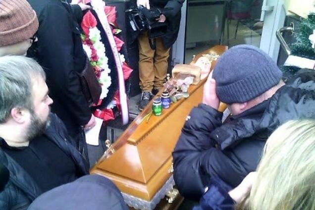 На всякий случай: во Львове 'похоронили' Путина: фотофакт