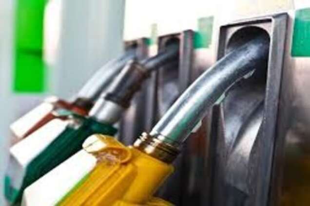 На заправках України впали ціни на бензин: аналітики назвали причину