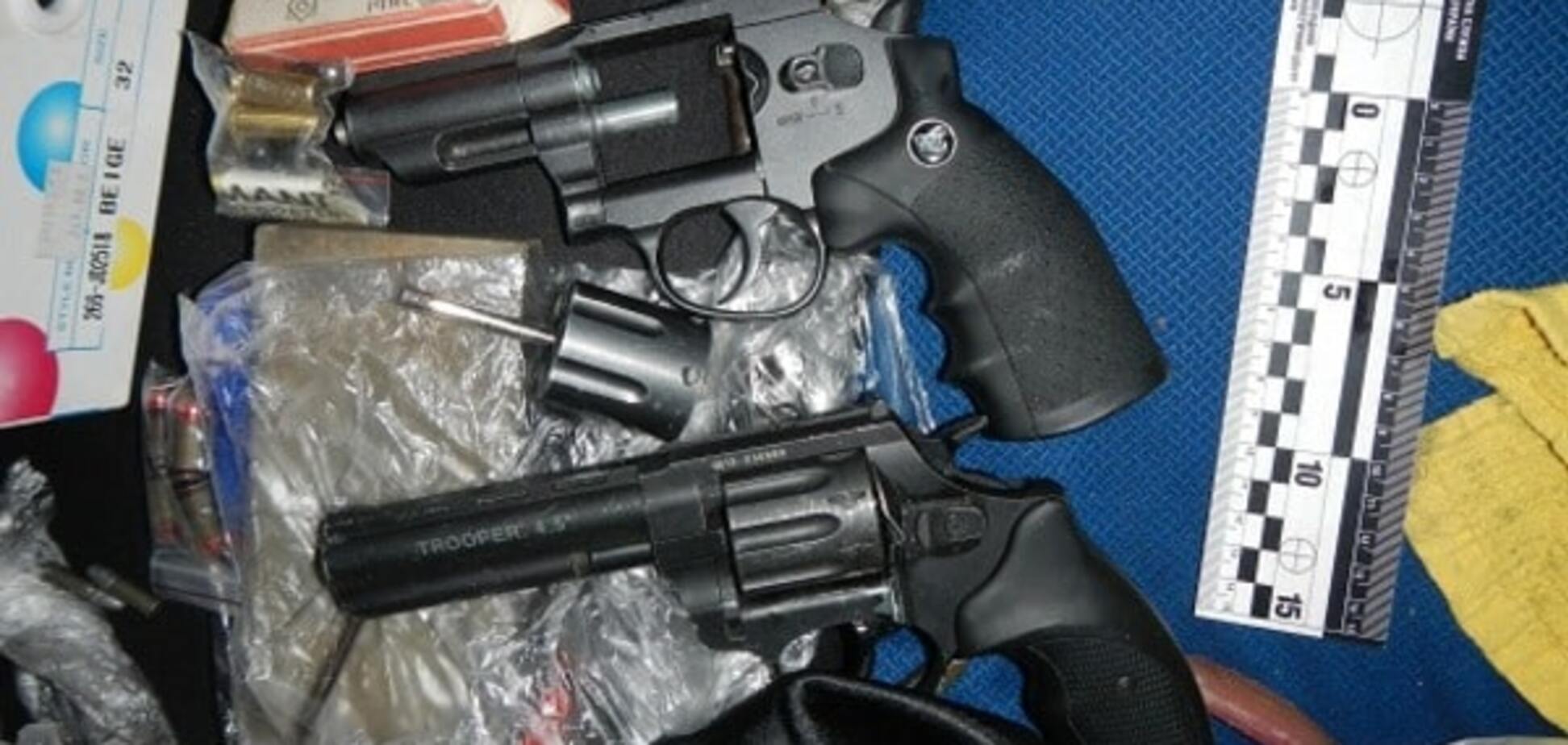 В Киеве полиция задержала торговцев оружием