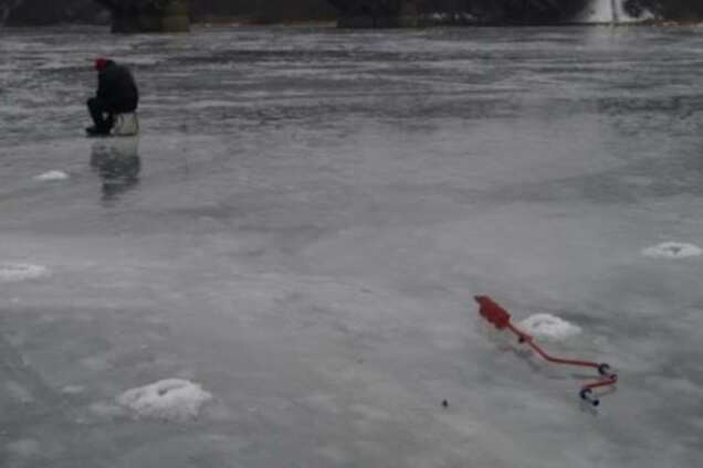 В Киеве под лед провалился подросток