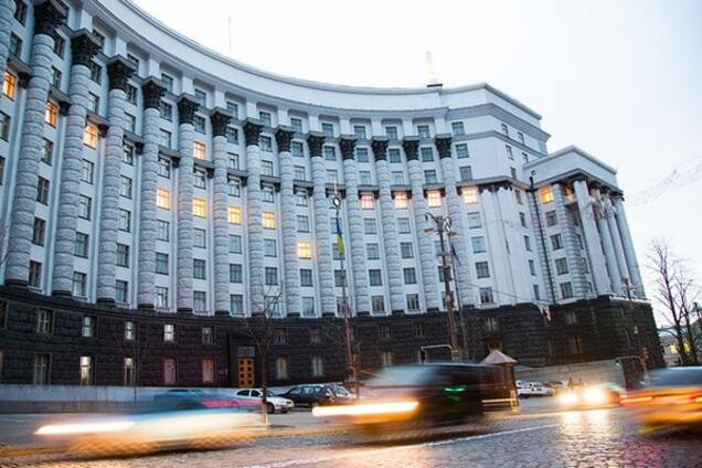 У Порошенка хочуть підняти питання про відставку трьох міністрів