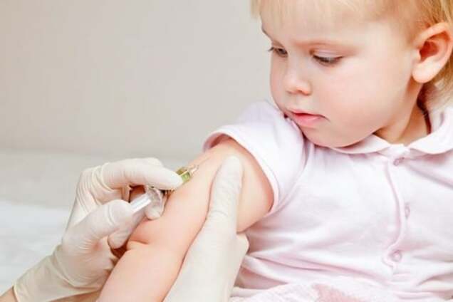 Не спешите с уколами: в киевской СЭС не рекомендуют делать прививки