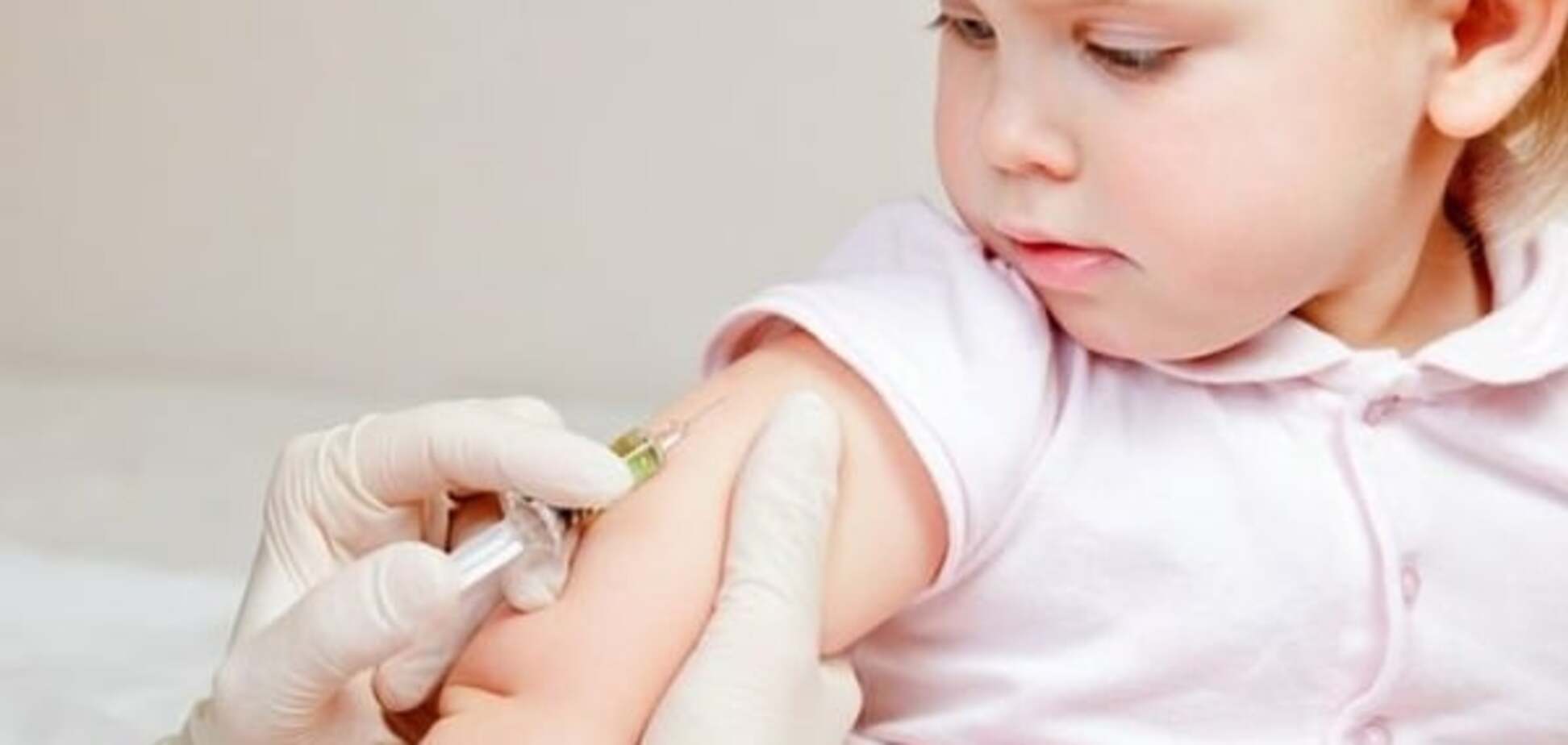 Не поспішайте з уколами: в київській СЕС не рекомендують робити щеплення