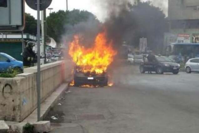 Кризис в ЕС: потерявший работу итальянец сжег себя вместе с автомобилем