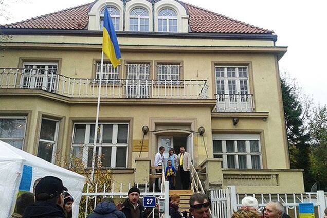 'Действовали законно': дипломаты объяснили попытку освободить экс-советника Януковича