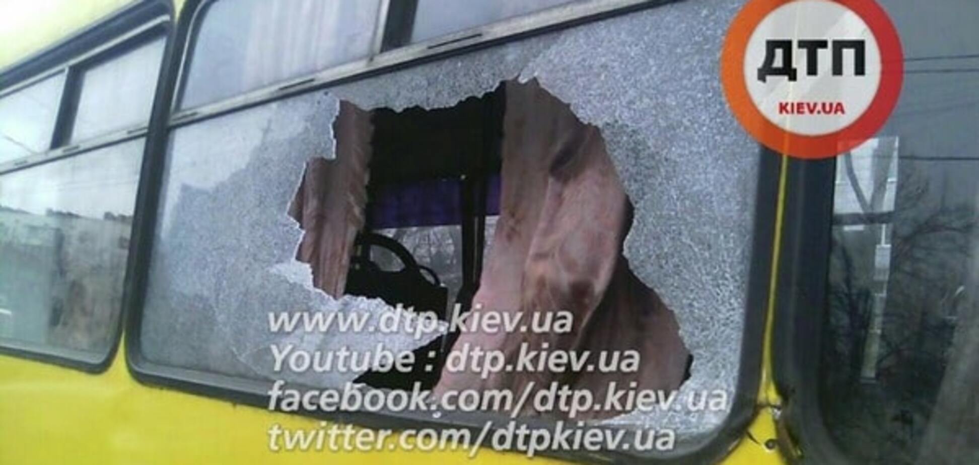 В Киеве бетономешалка устроила масштабное ДТП: фото с места аварии